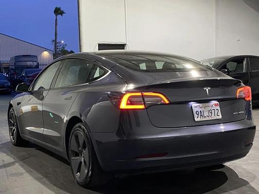 gray 2022 Tesla Model 3 Long Range