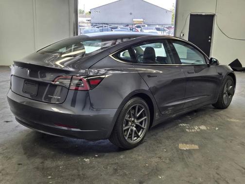 gray 2022 Tesla Model 3 Long Range