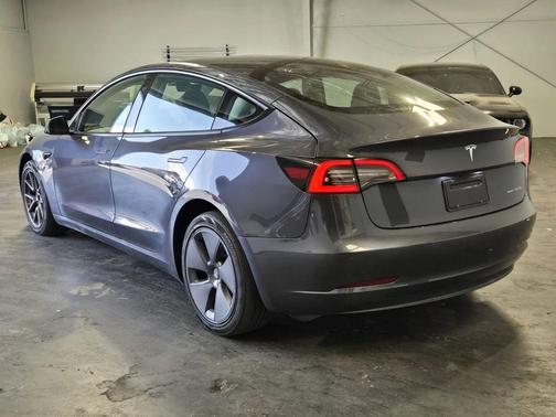 gray 2022 Tesla Model 3 Long Range