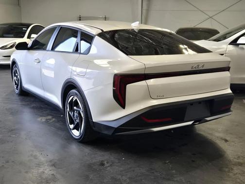Snow White Pearl 2025 Kia K4 EX