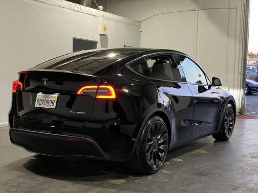 2023 Tesla Model Y Performance Dual Motor All-Wheel Drive