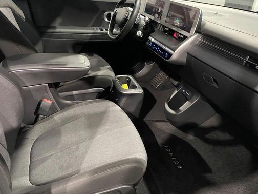 2024 Hyundai IONIQ 5 SE