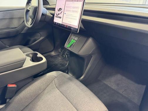 Pearl White Multi-Coat 2026 Tesla Model Y Long Range