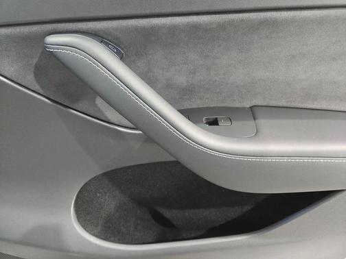 white 2023 Tesla Model Y Performance Dual Motor All-Wheel Drive