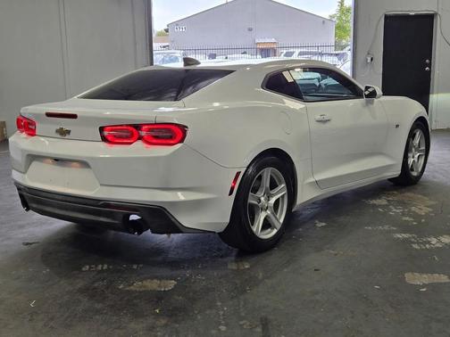 Summit White 2020 Chevrolet Camaro 1LT