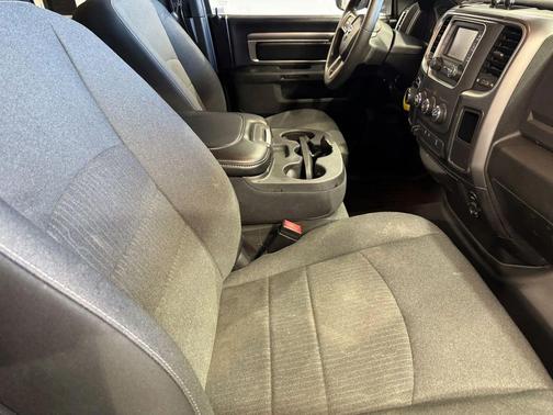2021 RAM 1500 Classic Warlock Quad Cab 4x2 6'4' Box