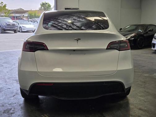 Pearl White Multi-Coat 2023 Tesla Model Y Long Range Dual Motor All-Wheel Drive