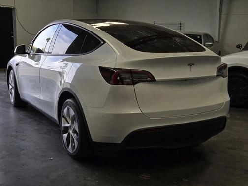 Pearl White Multi-Coat 2023 Tesla Model Y Long Range Dual Motor All-Wheel Drive