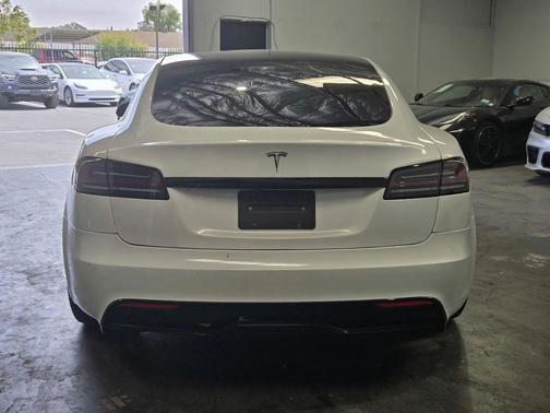 Pearl White Multi-Coat 2023 Tesla Model S