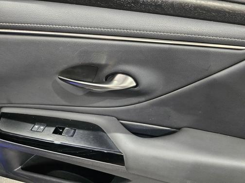 Black Onyx 2022 Lexus ES 300h Base