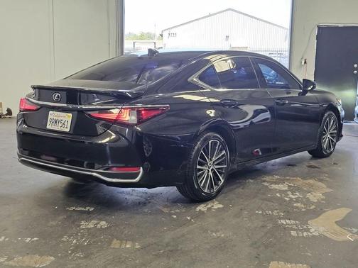 Black Onyx 2022 Lexus ES 300h Base