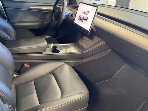 2022 Tesla Model Y Long Range Dual Motor All-Wheel Drive