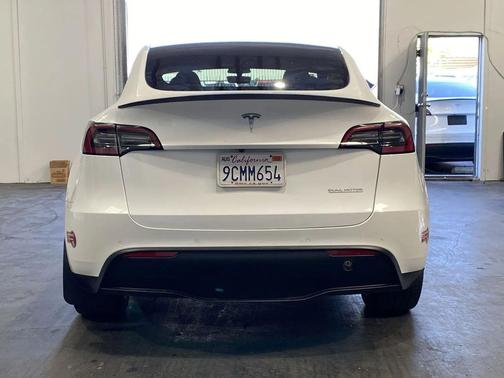 2022 Tesla Model Y Long Range Dual Motor All-Wheel Drive