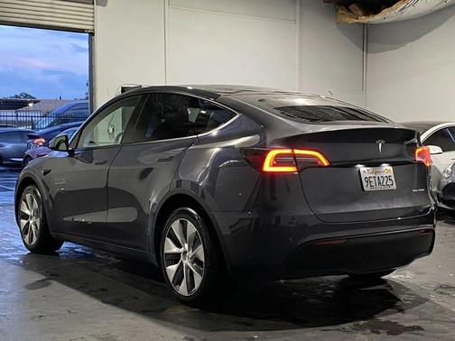 2023 Tesla Model Y Long Range Dual Motor All-Wheel Drive