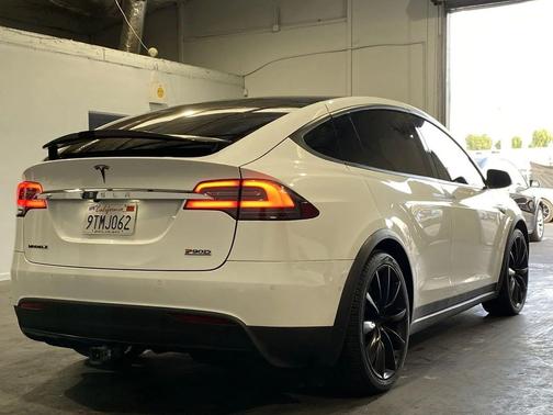 2016 Tesla Model X P90D