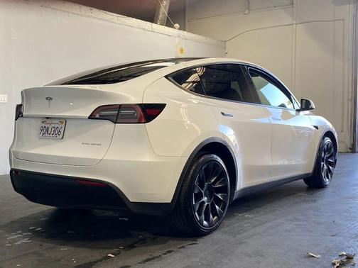 2023 Tesla Model Y Long Range Dual Motor All-Wheel Drive