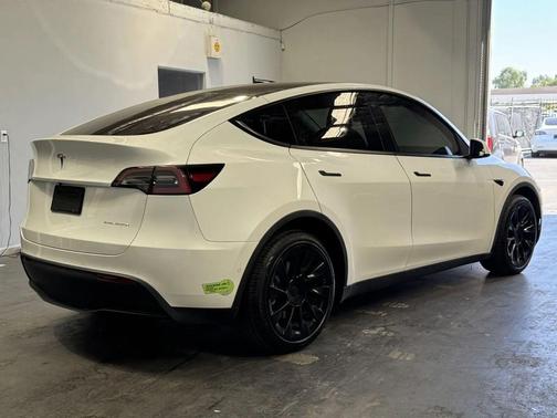 2022 Tesla Model Y Long Range Dual Motor All-Wheel Drive