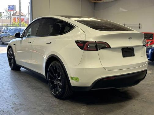 2022 Tesla Model Y Long Range Dual Motor All-Wheel Drive