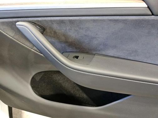 2023 Tesla Model Y Base