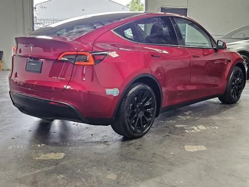 2024 Tesla Model Y Long Range Dual Motor All-Wheel Drive