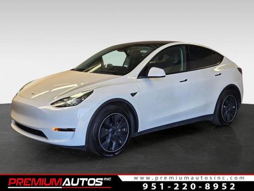 Pearl White Multi-Coat 2023 Tesla Model Y