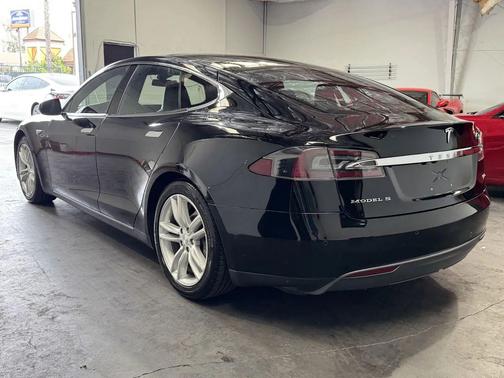 2015 Tesla Model S 85D