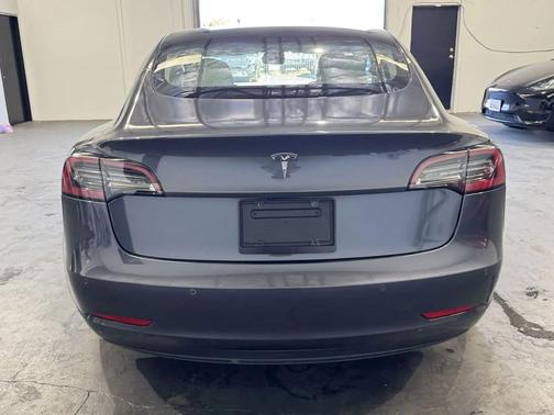 2022 Tesla Model 3 Standard Range