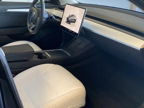 2022 Tesla Model 3 Standard Range