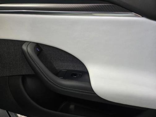 Pearl White Multi-Coat 2022 Tesla Model S Plaid