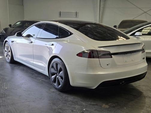Pearl White Multi-Coat 2022 Tesla Model S Plaid