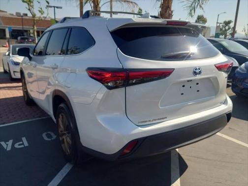 2023 Toyota Highlander Hybrid Base