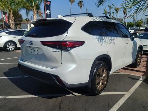2023 Toyota Highlander Hybrid Base