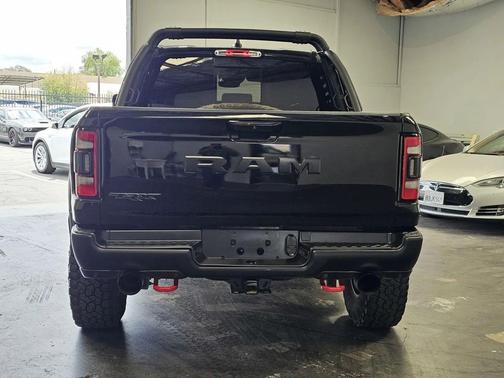Diamond Black Crystal Pearlcoat 2021 RAM 1500 TRX