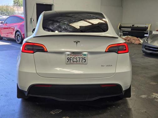 white 2023 Tesla Model Y Performance Dual Motor All-Wheel Drive