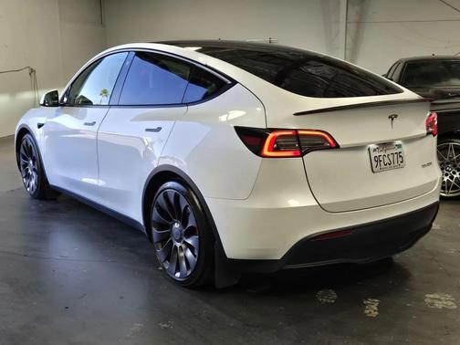 white 2023 Tesla Model Y Performance Dual Motor All-Wheel Drive