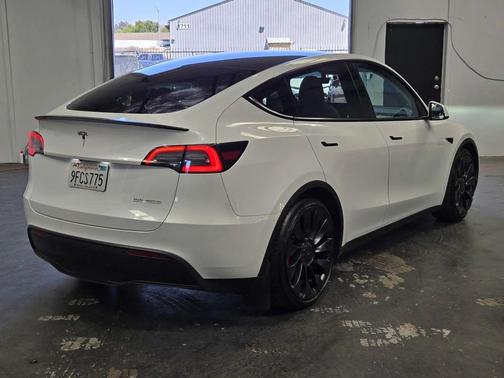 white 2023 Tesla Model Y Performance Dual Motor All-Wheel Drive