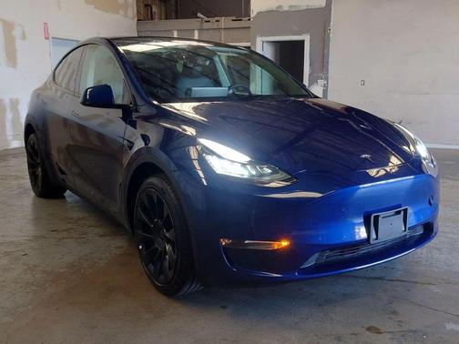 2022 Tesla Model Y Long Range Dual Motor All-Wheel Drive