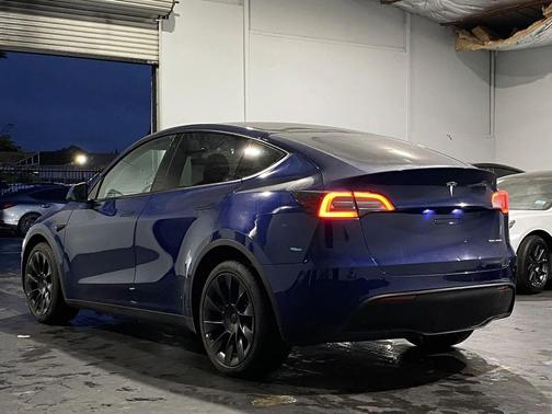 2022 Tesla Model Y Long Range Dual Motor All-Wheel Drive