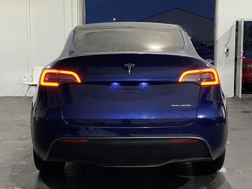 2022 Tesla Model Y Long Range Dual Motor All-Wheel Drive