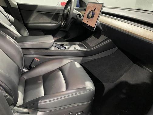 2022 Tesla Model Y Long Range Dual Motor All-Wheel Drive