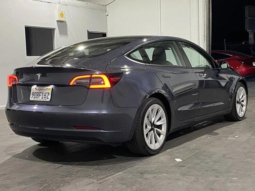 2022 Tesla Model 3 Standard Range