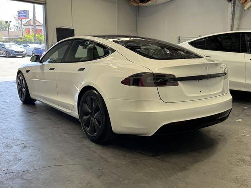 Pearl White Multi-Coat 2022 Tesla Model S Base