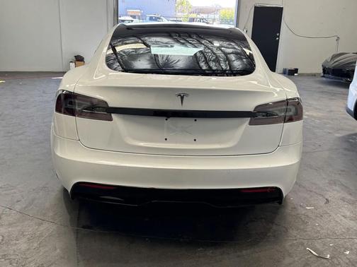 Pearl White Multi-Coat 2022 Tesla Model S Base