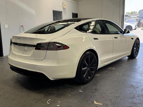 Pearl White Multi-Coat 2022 Tesla Model S Base