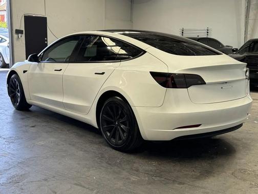 Pearl White Multi-Coat 2023 Tesla Model 3 Standard Range