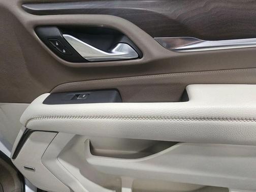 White Frost Tricoat 2022 GMC Yukon Denali