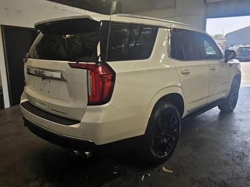 White Frost Tricoat 2022 GMC Yukon Denali