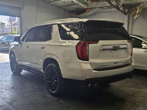 White Frost Tricoat 2022 GMC Yukon Denali