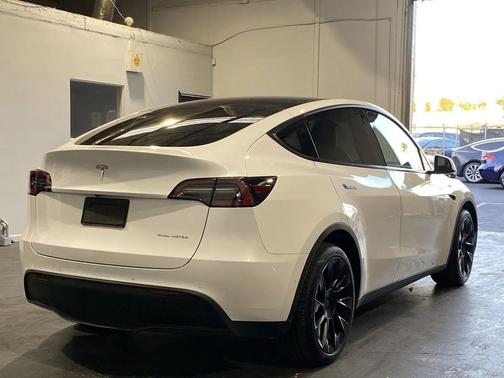 2021 Tesla Model Y Long Range Dual Motor All-Wheel Drive