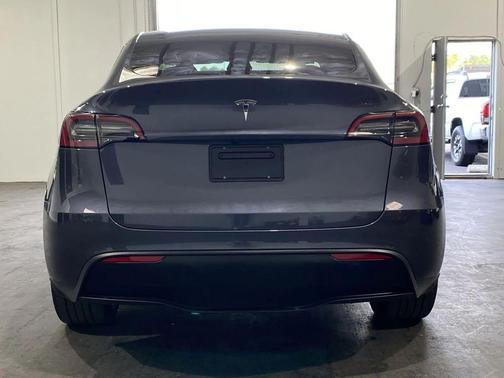 2023 Tesla Model Y RWD